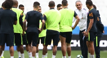 Jogadores se apresentam para partidas das Eliminatórias da Copa